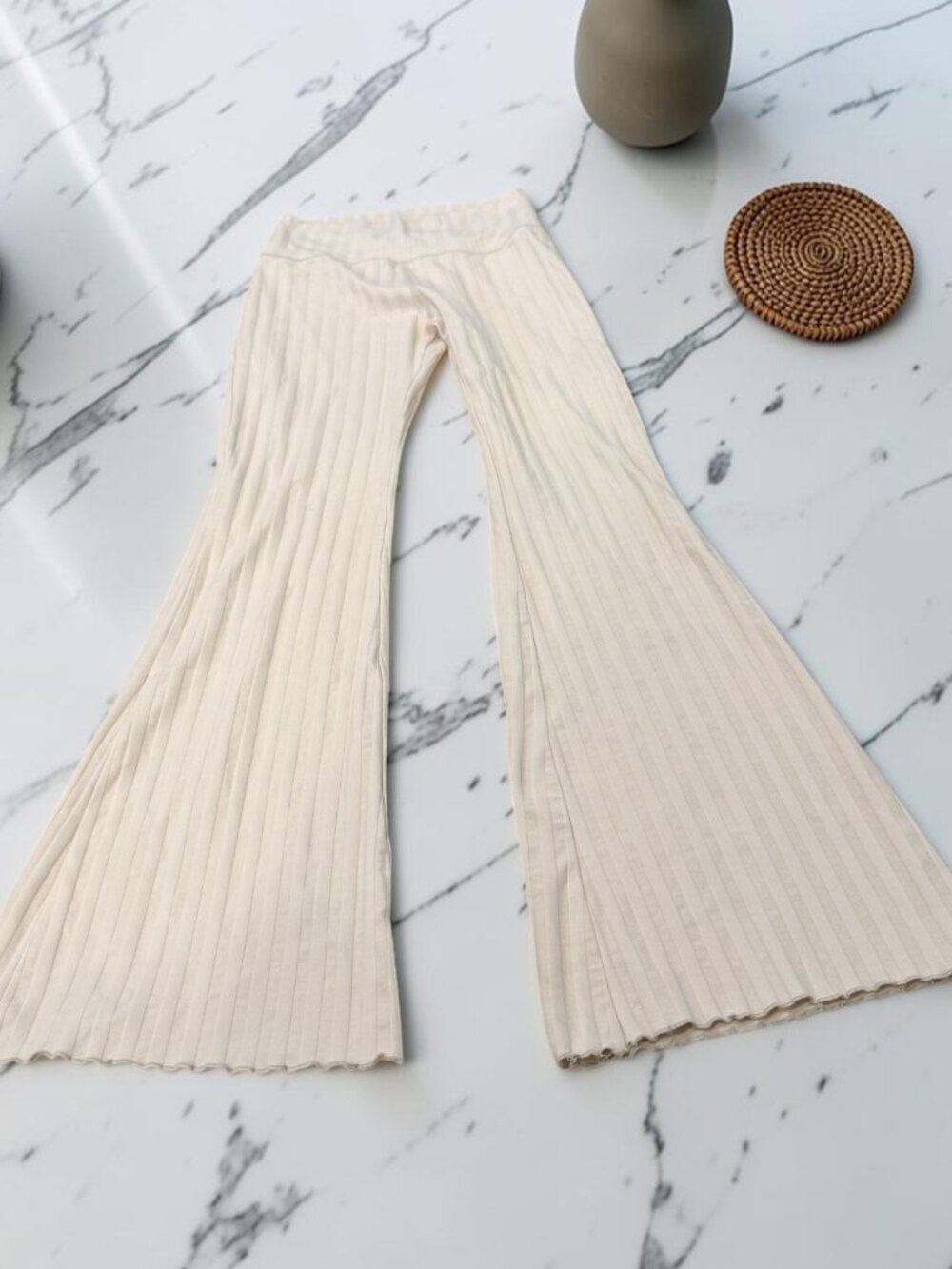 Aerie OG Groove Flare Legging Pants Size Medium in Soft oat Shade - Picture 6 of 12